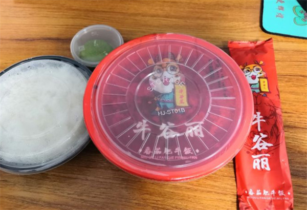 牛谷丽番茄肥牛饭加盟
