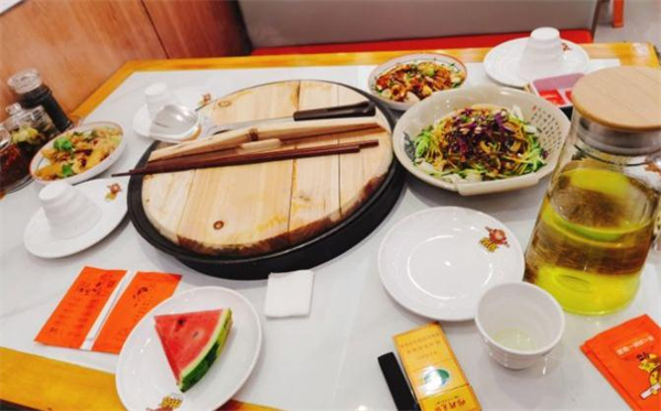 擀匠金排焖面加盟