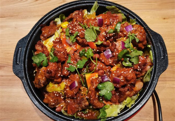 吉吉向上炭烤鸡肉煲加盟