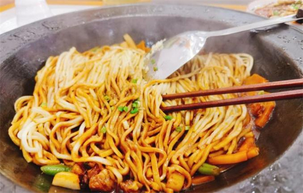 擀匠金排焖面加盟