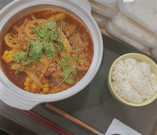 加盟蟹小煲肉蟹煲要多少钱？加盟蟹小煲肉蟹煲靠谱吗？