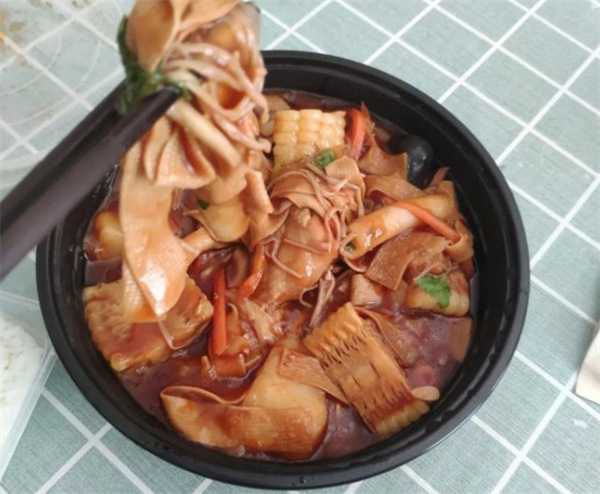 蟹小哥肉蟹煲加盟