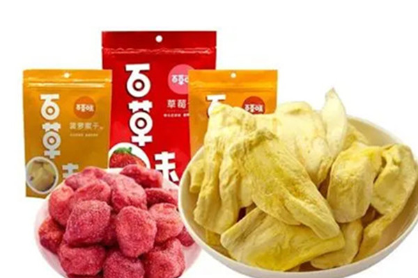 百草味和三只松鼠哪个好？