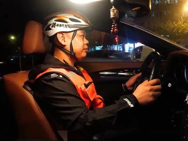 洪师傅代驾公司电话多少？洪师傅代驾公司怎么样？