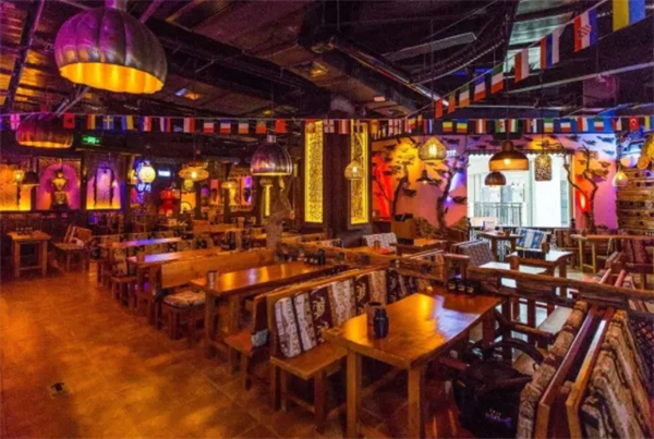 海伦斯是酒吧还是清吧？海伦斯酒吧酒水单价目表？