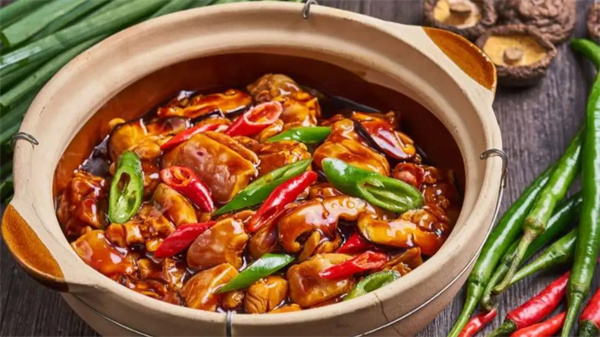 黄焖鸡需要什么食材？黄焖鸡的配菜有哪些？黄焖鸡用什么鸡？