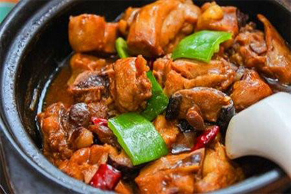 黄焖鸡米饭是哪里的特色？黄焖鸡是哪个地方的特色菜？