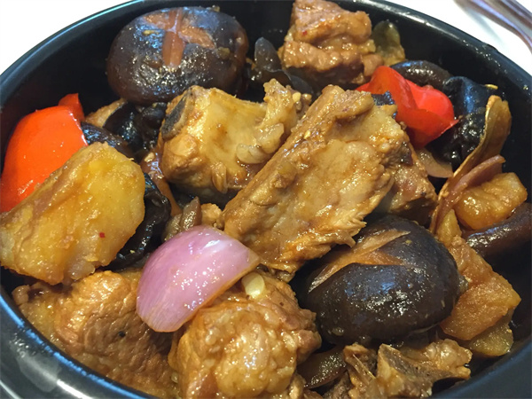 黄焖排骨好吃还是黄焖鸡好吃？