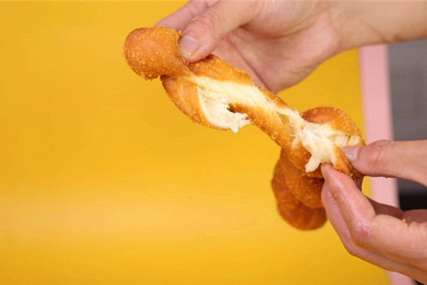 一根酸奶麻花的热量