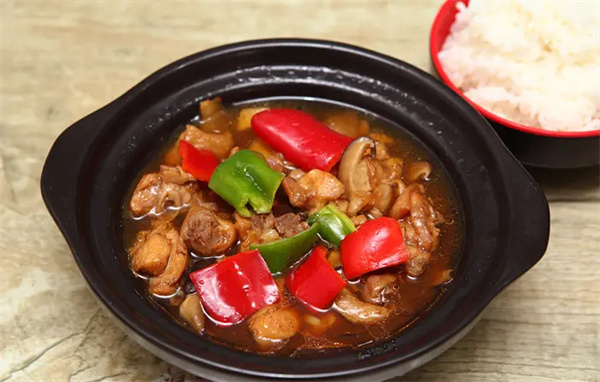 黄焖鸡用公鸡还是母鸡？