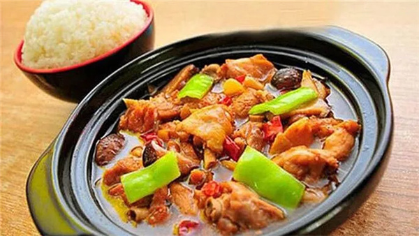 黄焖鸡米饭用的什么米？大份黄焖鸡米饭热量