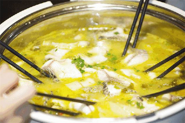 俏翠花老坛酸菜鱼加盟