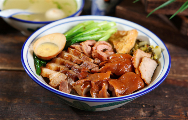 金牌隆江猪脚饭