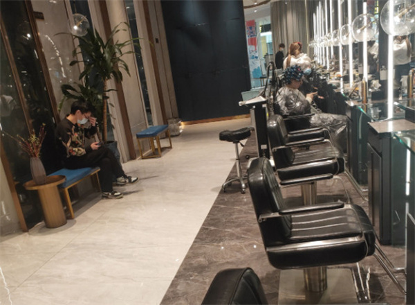 罗亚帝美容美发加盟