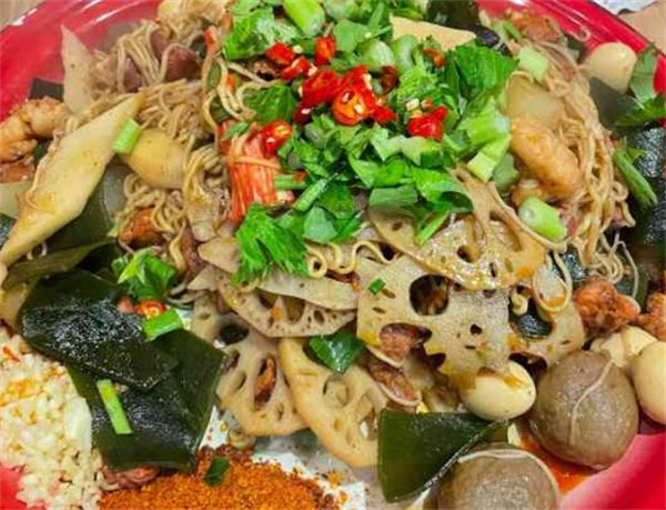 煮小篓盘盘麻辣烫加盟