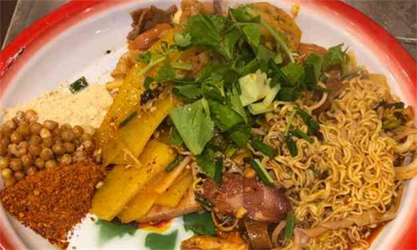 煮小篓盘盘麻辣烫加盟