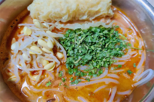 满小饱肥汁米线