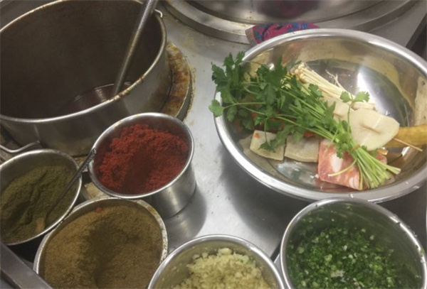 爱烫吧骨汤麻辣烫加盟