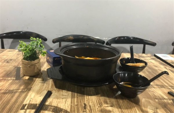 爱烫吧骨汤麻辣烫加盟