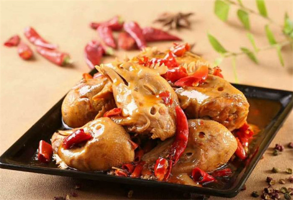 梁三麻辣鸡头加盟费