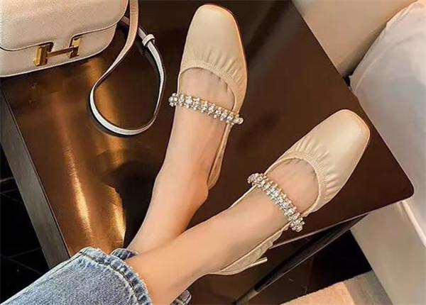 女王鞋柜折扣店