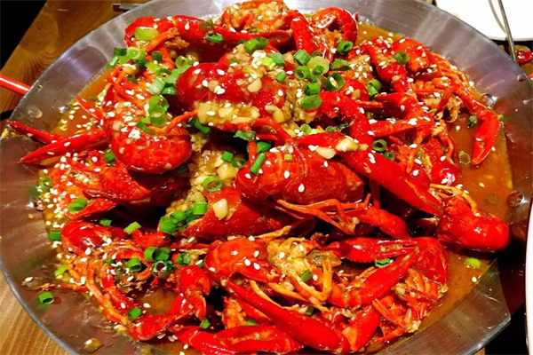 仟佰味麻辣小龙虾加盟