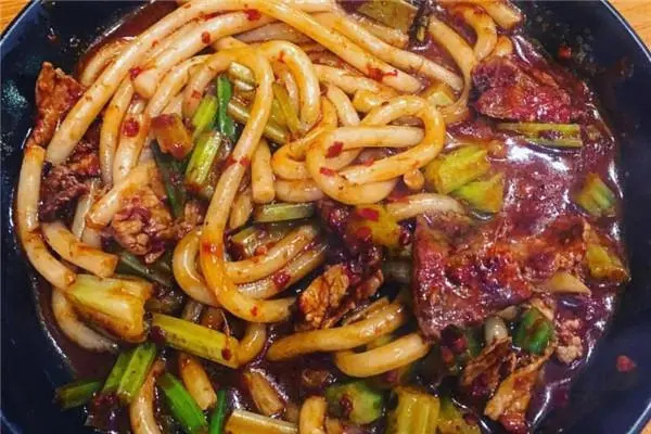 抖喜新疆炒米粉加盟需要哪些费用？