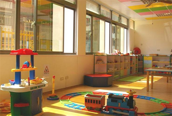 家庭托儿所加盟