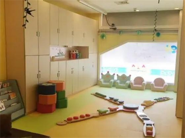 家庭托儿所加盟