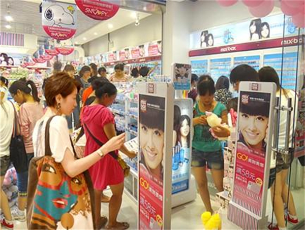 美爆潮品店加盟