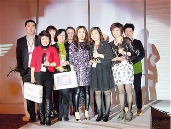 芳娜芮娜女装加盟费