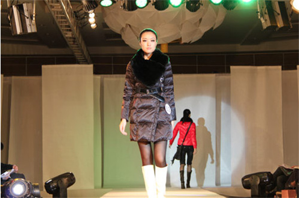 芳娜芮娜女装加盟费