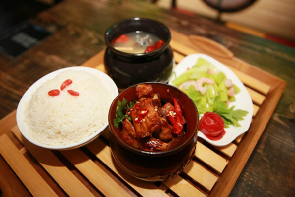 瓦罐香沸中式快餐加盟费