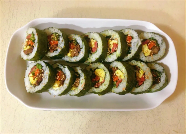 日本游泳鱼骨寿司加盟