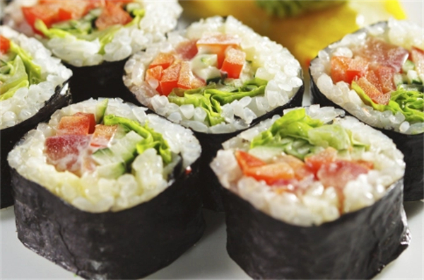 日本游泳鱼骨寿司加盟