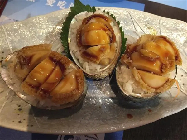 日本游泳鱼骨寿司加盟