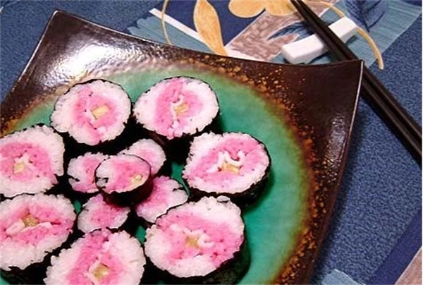 日本游泳鱼骨寿司加盟