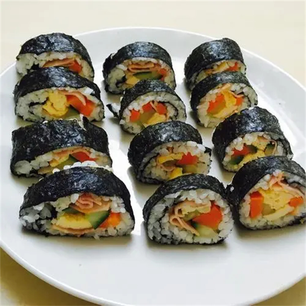 日本游泳鱼骨寿司加盟