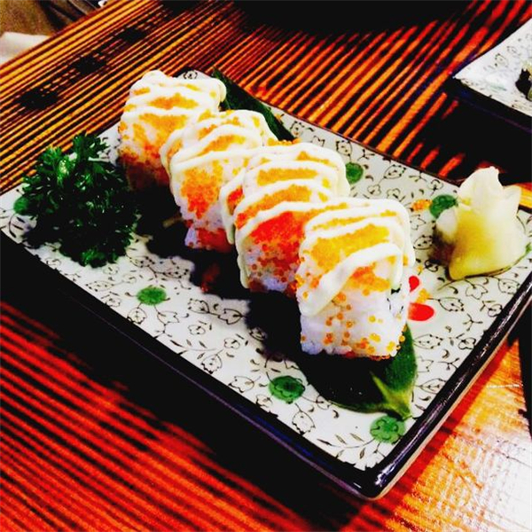 日本游泳鱼骨寿司加盟