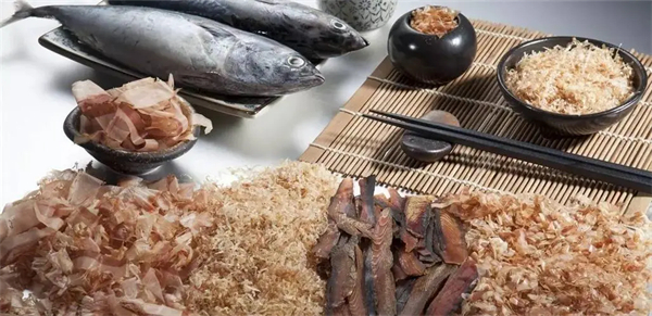 日本游泳鱼骨寿司加盟