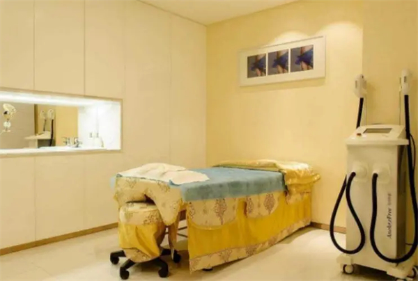 雅芳美容院加盟