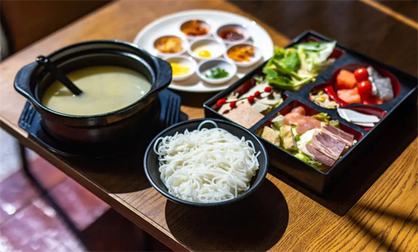 云南过桥米线加盟