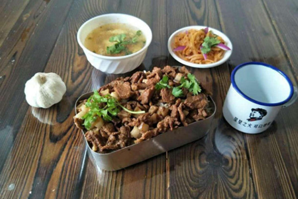 咂嘴哥老饭盒加盟费