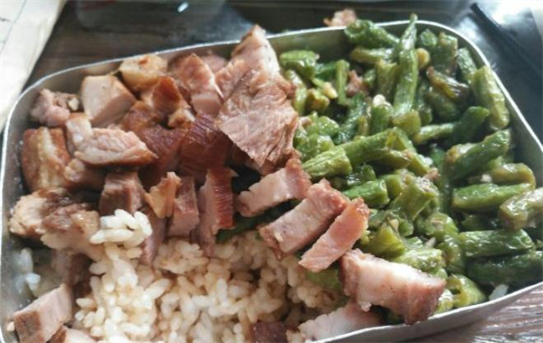 东北老饭盒加盟费