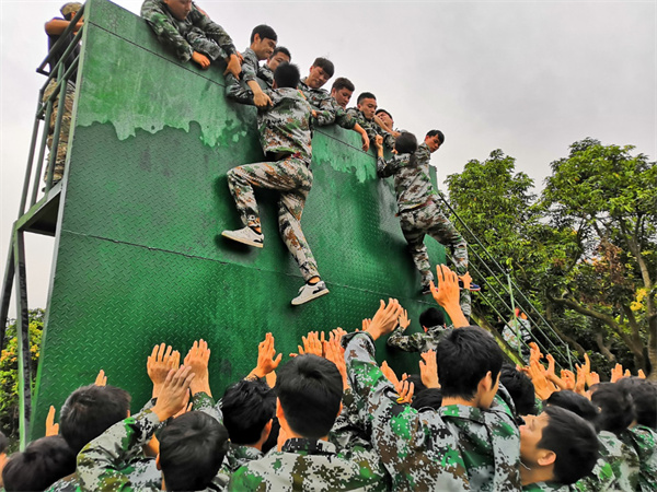 青少年拓展训练营加盟