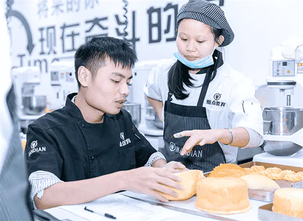 熳点烘焙培训加盟