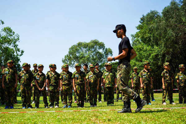 青少年户外训练营