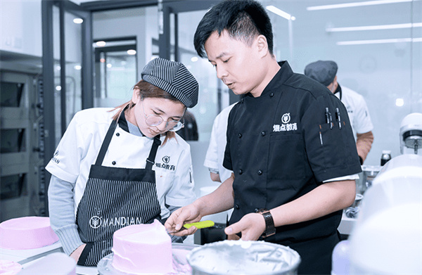 熳点烘焙培训加盟