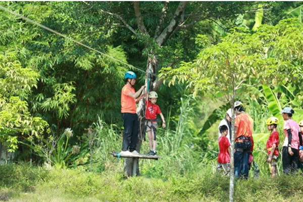 青少年户外训练营