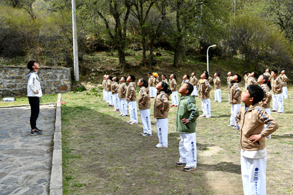 青少年户外训练营